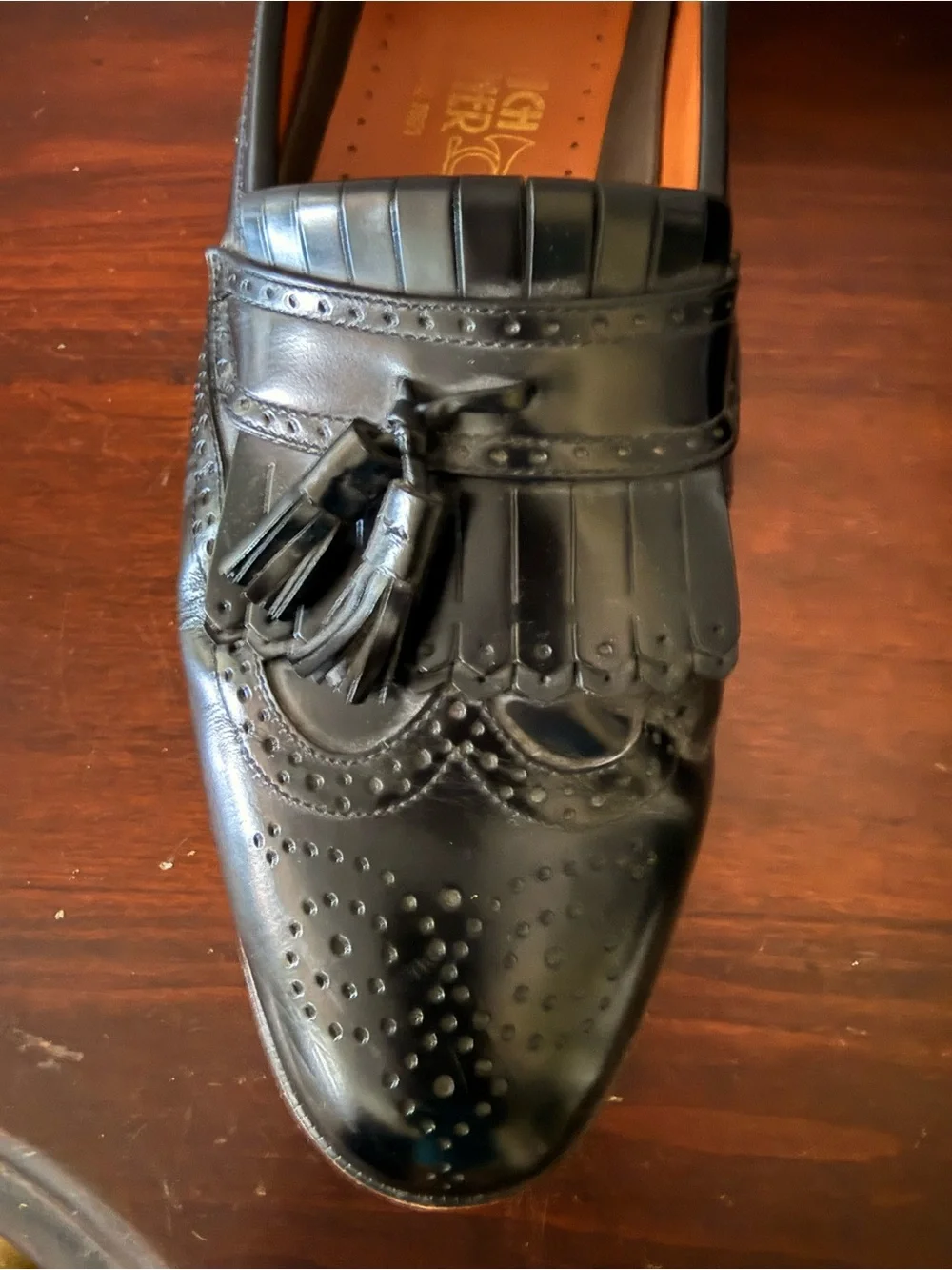 Vintage Y2K French Shriner men’s black slip on loafers with tassels. Size 10 1/2